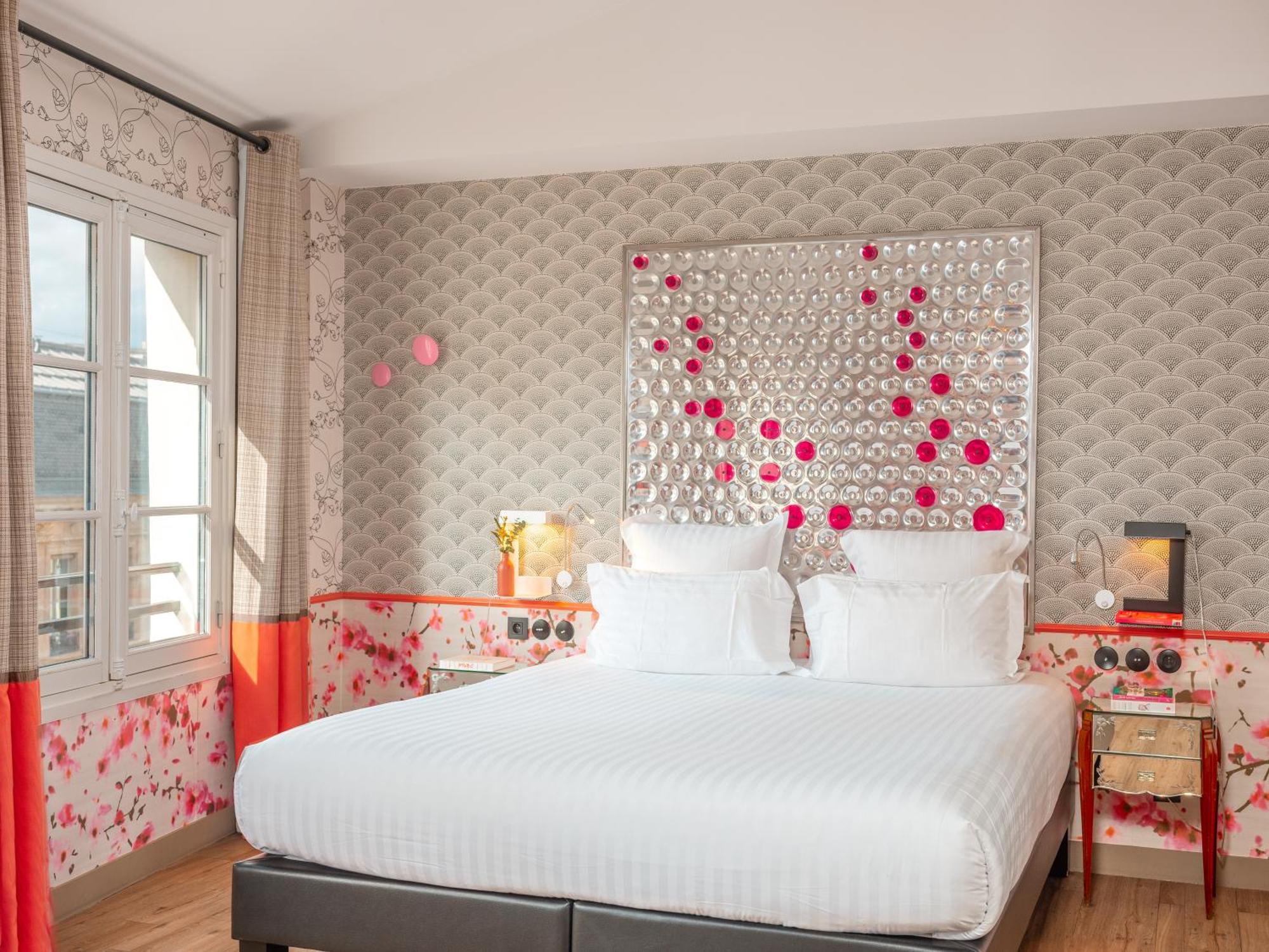 Crayon Rouge - Louvre Palais Royal Hotel