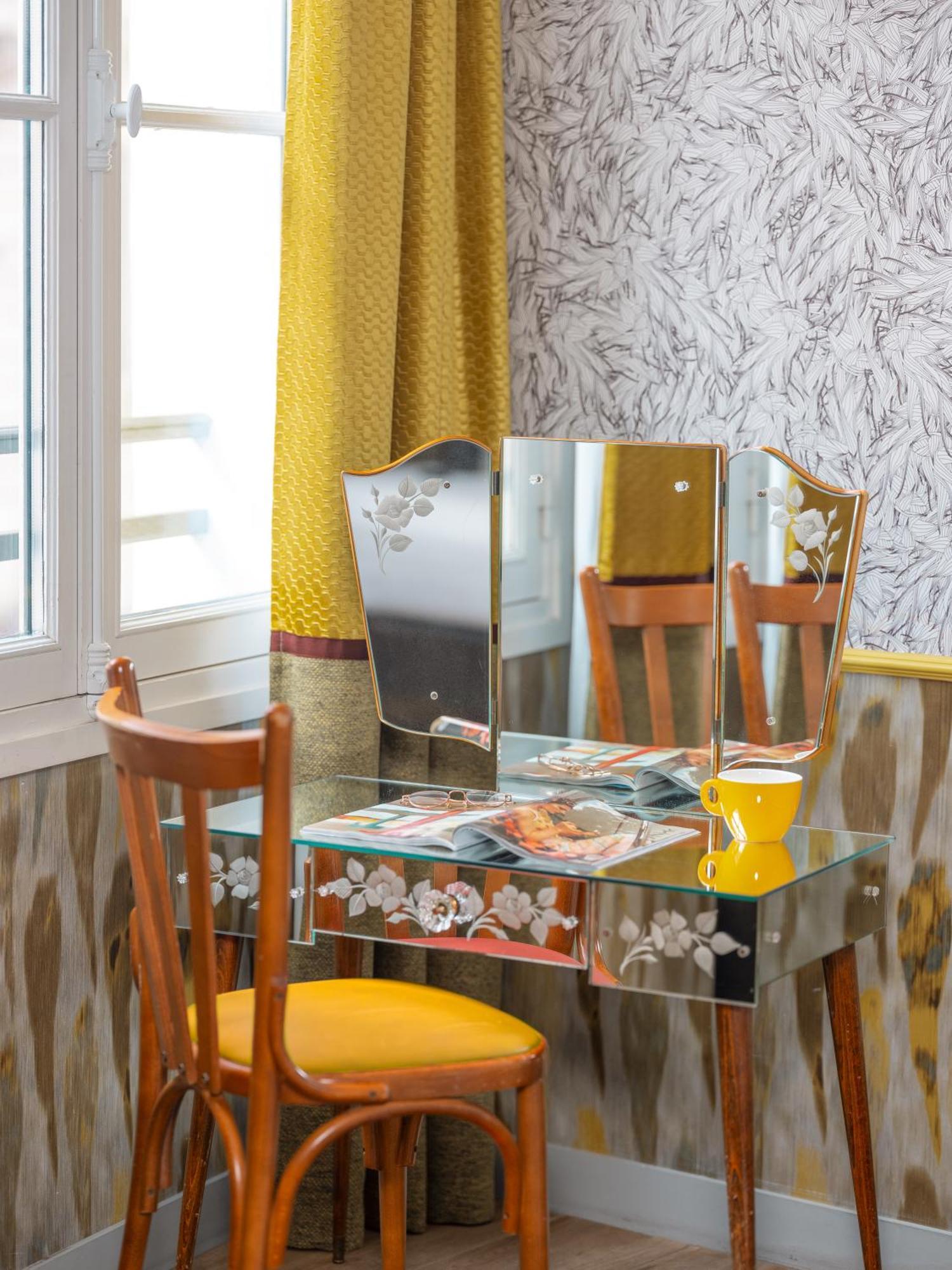 Crayon Rouge - Louvre Palais Royal Hotel