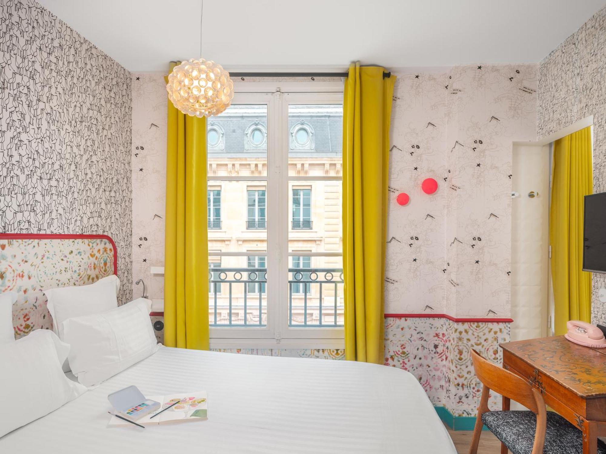 Crayon Rouge Parigi