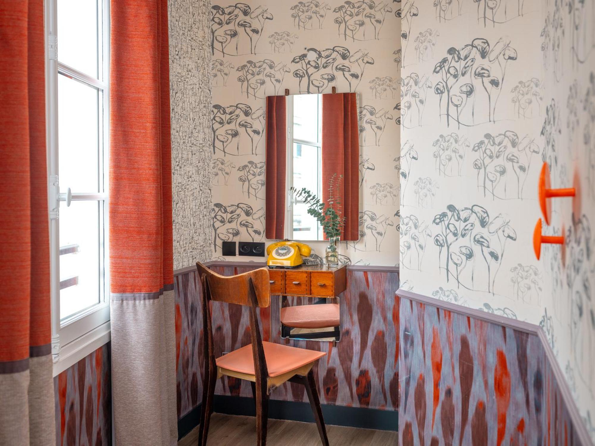 Crayon Rouge - Louvre Palais Royal Hotel