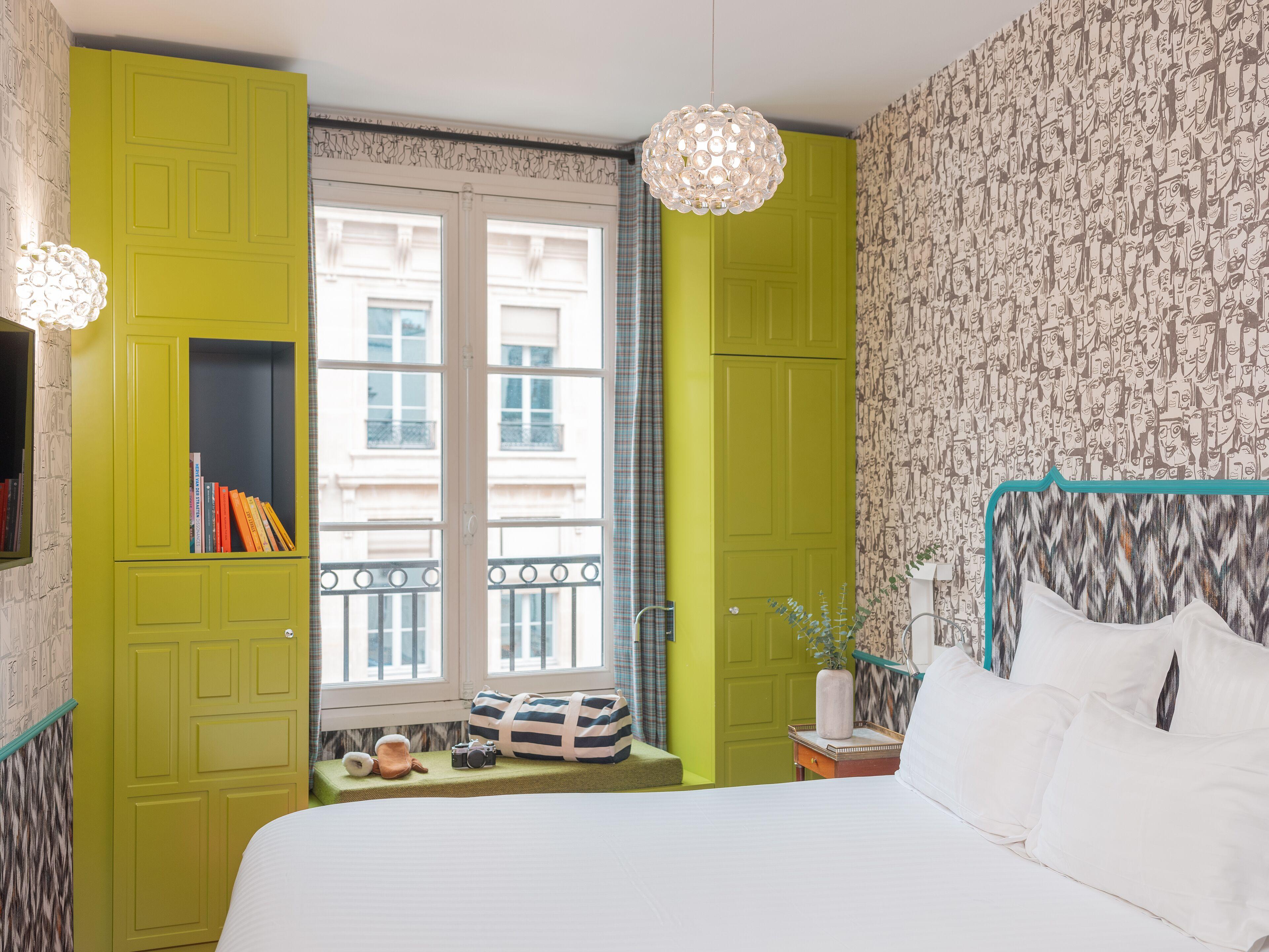 Crayon Rouge - Louvre Palais Royal Paris